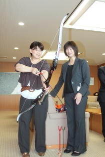 �l�Ɍ����Ĉ����Ă͂����܂���I