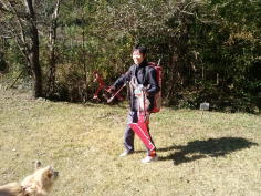 �R�P���Ƃ�����u�E�����v�Ɍ����A�v���؂�΂���B