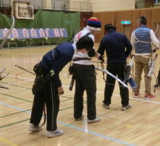 �E�����ɗ����Ďw�E�����I